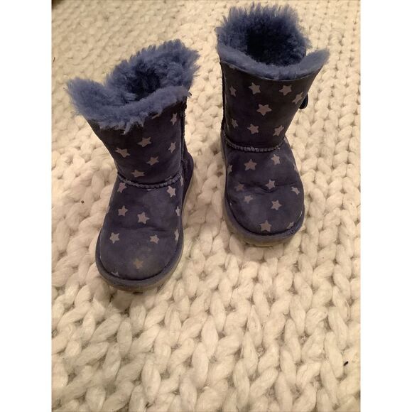 UGGs Bailey Button II Stars Boots Plush Collar Style 1018538K Girls Size 9 Blue - Picture 1 of 6